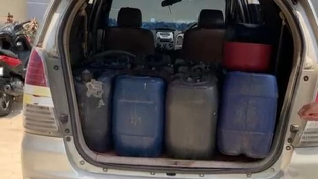 Pemkot Kendari pergoki mobil bawa 15 jeriken BBM di SPBU Rabam.