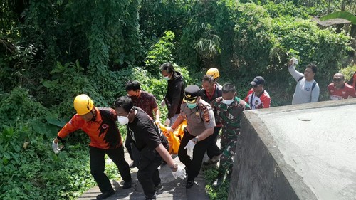 Sesosok mayat ditemukan mengambang di Dam Nyitdah, Banjar Sema, Desa Kediri, Kecamatan Kediri, Tabanan, Kamis (15/10/2026).