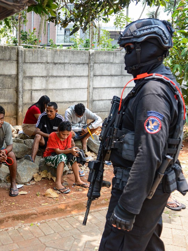 Petugas Gabungan Gerebek Kampung Ambon, Sejumlah Warga Diamankan