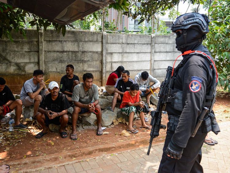 Petugas Gabungan Gerebek Kampung Ambon, Sejumlah Warga Diamankan
