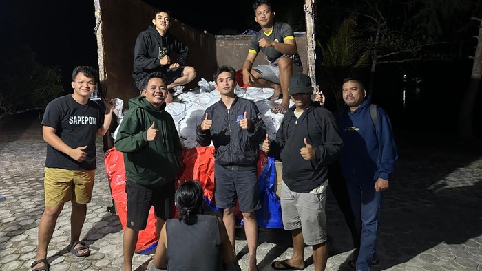 Polisi mengamankan tersangka dan barang bukti timah ilegal di Belitung
