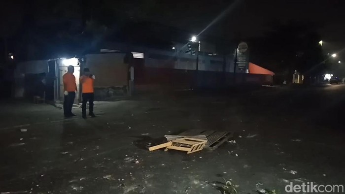Polisi menyelidiki kasus tawuran berujung maut di Jalan Rajawali Makassar.