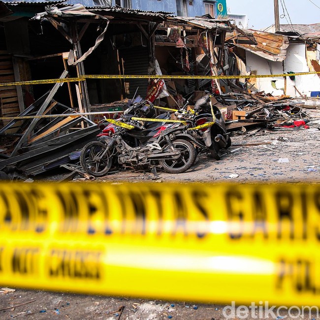 Potret Mencekam Pasar Cimanggis Usai Ledakan, Bangunan Porak-poranda