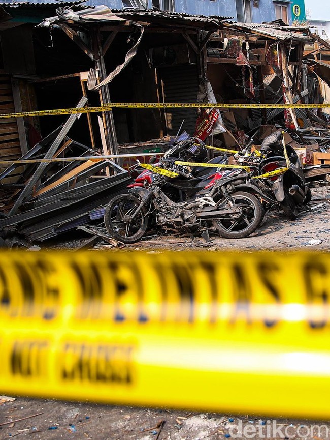 Potret Mencekam Pasar Cimanggis Usai Ledakan, Bangunan Porak-poranda