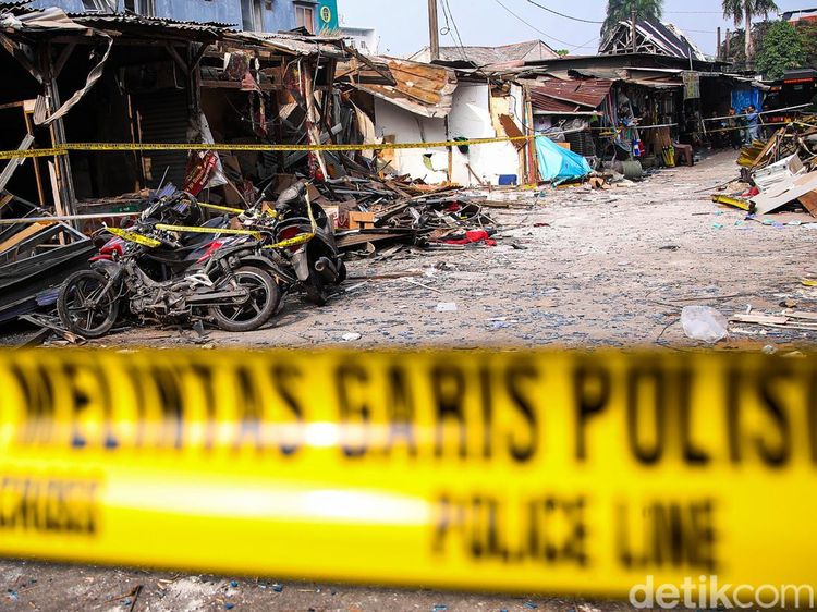 Potret Mencekam Pasar Cimanggis Usai Ledakan, Bangunan Porak-poranda