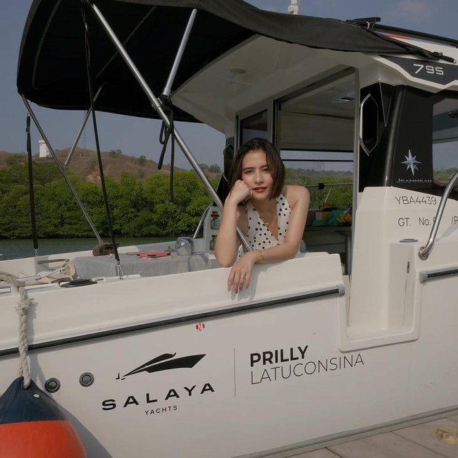 Prilly Latuconsina Liburan ke Pulau Rinca Rayakan Ultah ke-30