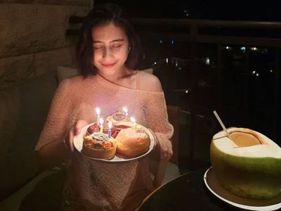 Prilly Latuconsina Ultah Ke-30, Yuk Intip Momen Kuliner Serunya!