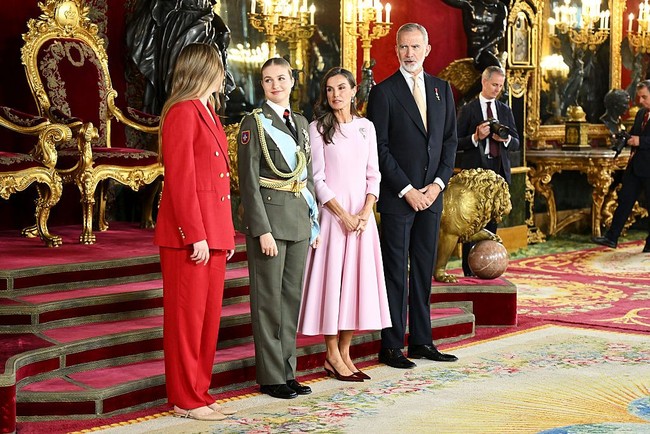 Putri Leonor sendiri kini tengah disibukkan dengan status barunya sebagai mahasiswi. Dia merupakan mahasiswi ilmu politik di Universitas Carlos III Madrid. Foto: Getty Images/Carlos Alvarez