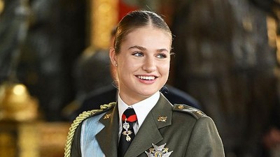 8 Potret Putri Leonor Pakai Seragam Militer, Calon Ratu Spanyol Curi Perhatian