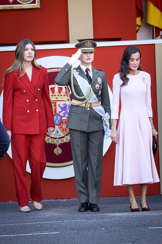 Putri Leonor menyelesaikan program pelatihan militer di Angkatan Darat, Angkatan Laut, serta Angkatan Udara dan Antariksa Spanyol selama tiga tahun dari 2023 hingga Juli 2026. Foto: WireImage/Paolo Blocco
