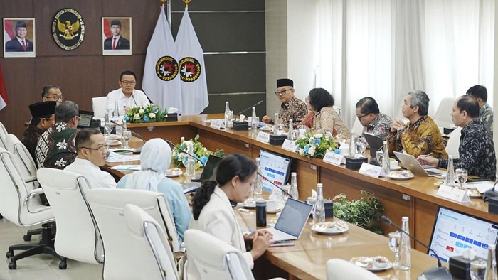 Rapat tingkat menteri Menko PMK Sugiono bersama Mendikdasmen Abdul Muti, Mendiktisaintek Brian Yuliarto, serta Menteri Agama Nasaruddin Umar di Kantor Kemenko PMK, Jakarta, pada Rabu (14/10/2026).