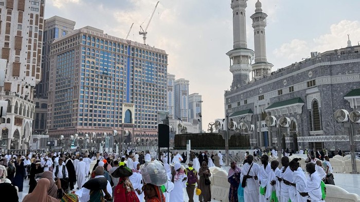 Muslims gather around the Kaaba as they perform Umrah at the Grand Mosque in the holy city of Mecca, Saudi Arabia, October 13, 2026. Picture taken with a mobile phone. REUTERS     REFILE - CORRECTING TYPO IN 