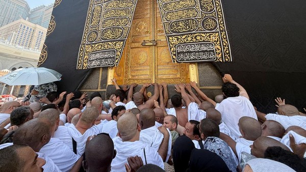 Ribuan Jemaah Umrah Padati Masjidil Haram di Kota Suci Makkah
