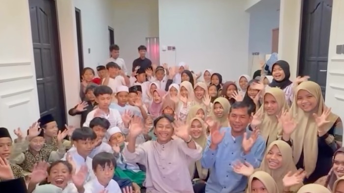 Pencapaian Gemilang Fajar Sadboy di Usia Belia Berkat Kerja Keras dan Restu Orang Tua (2)