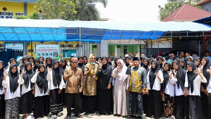 Santri di Banyuwangi cek kesehatan gratis jelang Hari Santri Nasional