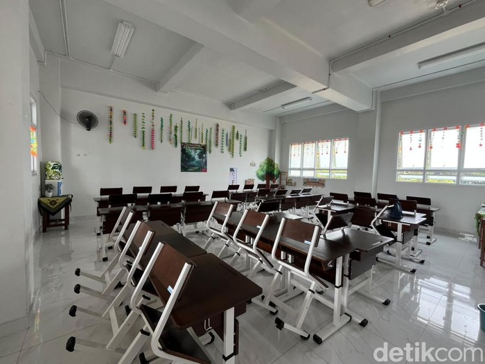 SDN 05 Pekayon yang sudah selesai direnovasi SDN 05 Pekayon yang sudah selesai direnovasi