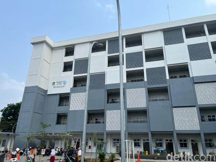 SDN 05 Pekayon yang sudah selesai direnovasi SDN 05 Pekayon yang sudah selesai direnovasi