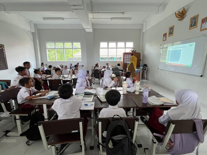 SDN Cilandak Barat 08 yang sudah selesai direnovasi SDN Cilandak Barat 08 yang sudah selesai direnovasi