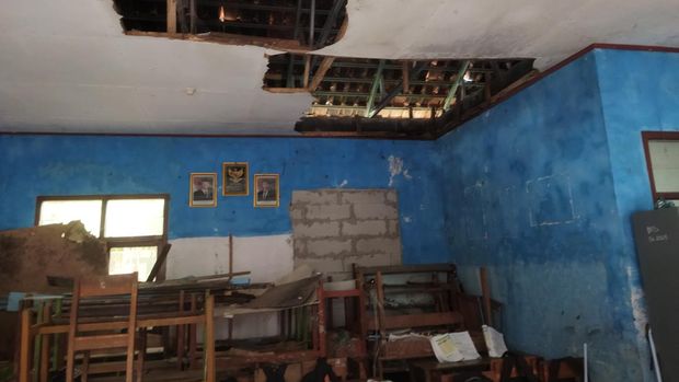 Siswa SD di Pandeglang Belajar di Perpustakan Karena Kelas Terbatas Siswa SD di Pandeglang Belajar di Perpustakan Karena Kelas Terbatas
