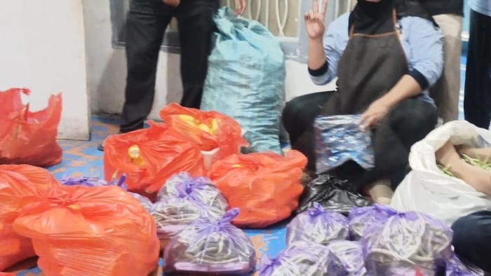 Dapur Makan Bergizi Gratis di Parepare libur akibat kabut asap. SPPG salurkan sayur dan buah gratis ke panti asuhan untuk mencegah pembusukan.