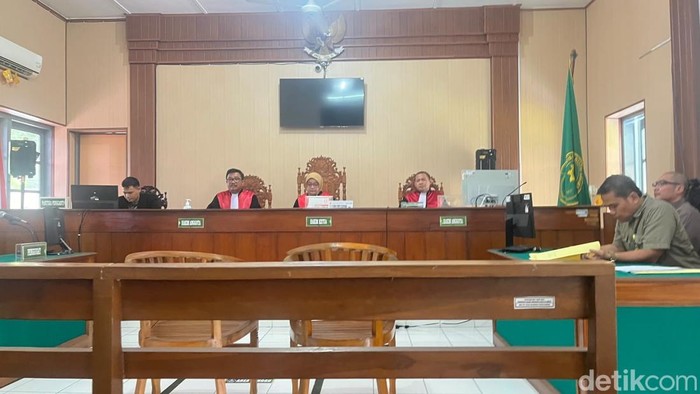 Suasana sidang mediasi antara warga Ledoksari dengan PT KAI serta BPN di PN Solo, Kamis (15/10/2026).