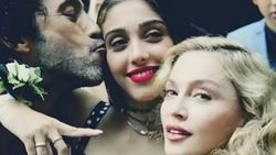 Sweet Memories! Madonna Posting Foto Masa Kecil Putri Pertama