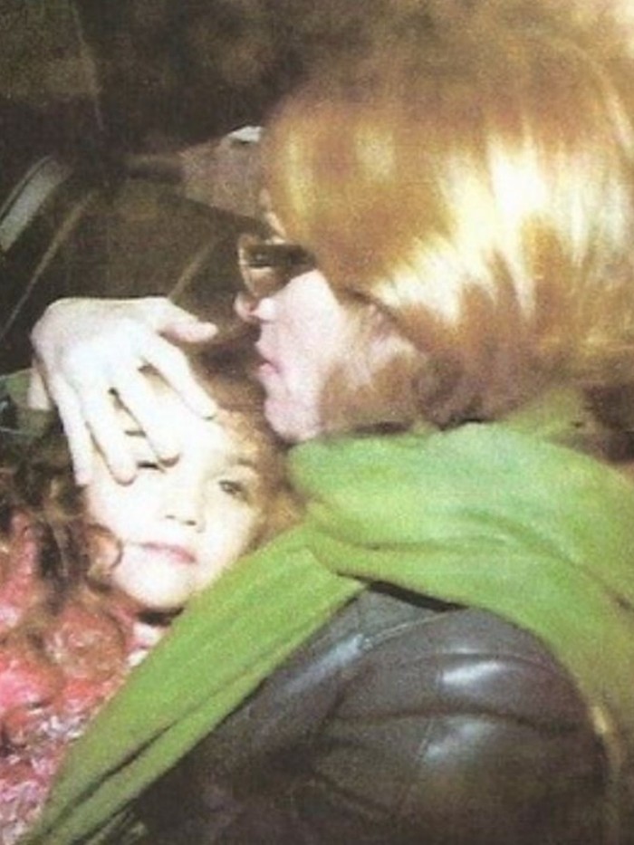 Sweet Memories! Madonna Posting Foto Masa Kecil Putri Pertama