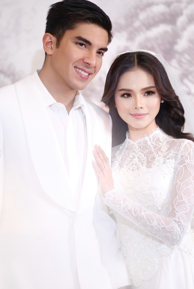 Di tengah isu politik tersebut, mantan Menpora Malaysia ini resmi menikahi penyanyi Bella Astillah pada 10 Oktober 2026 di Menara Merdeka Maybank, Kuala Lumpur. Keesokan harinya, Bella dan Syed Saddiq menggelar intimate gathering bersama 250 fans di Shangri-La Kuala Lumpur. Foto: Dok. Instagram Bella Astillah