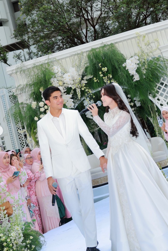 Syed Saddiq dan Bella Astilah bertunangan pada Maret 2026 dan menikah pada 10 Oktober 2026. Bagi Bella Astillah, ini adalah pernikahan keduanya. Dia sebelumnya pernah menikah dengan penyanyi Aliff Aziz dan bercerai pada 2024 setelah dikaruniai dua anak. Foto: Dok. Instagram Bella Astillah