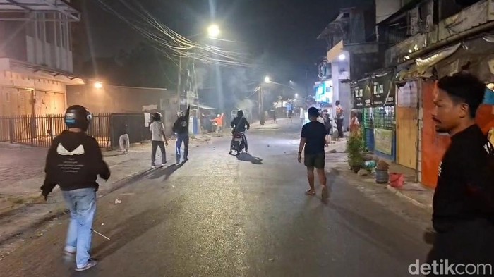 Tawuran di Jalan Abu Bakar Lambogo Makassar.