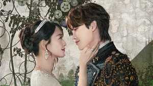 Navier minta cerai dari Sovieshu dan merancang sebuah taktik. Ketika Heinrey (Lee Jong Suk) dari Kekaisaran Barat muncul, dia menyeret pria tersebut ke dalam rencana besarnya. (Foto: dok. Disney+)