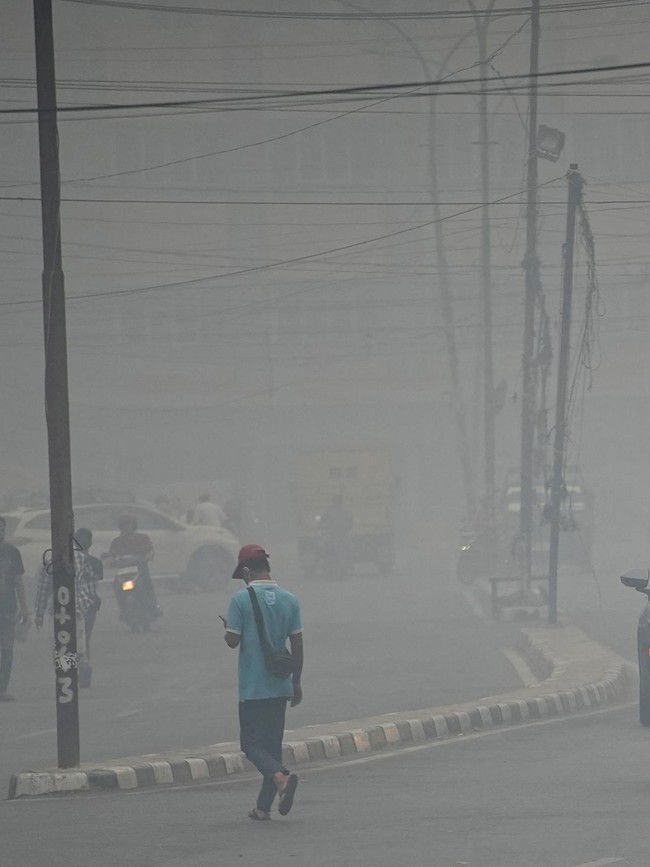 Udara Palembang Membahayakan, Warga Diteror Sesak dan Mata Perih