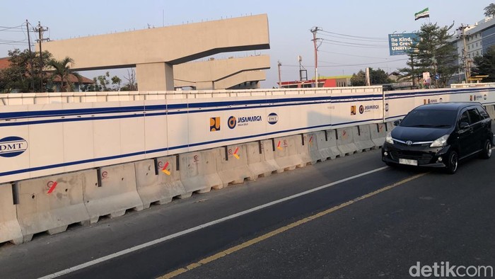 Kawasan ring road utara di Maguwoharjo, Sleman, di mana rencananya bakal dipasang dipasang portal, Kamis (15/10/2026).