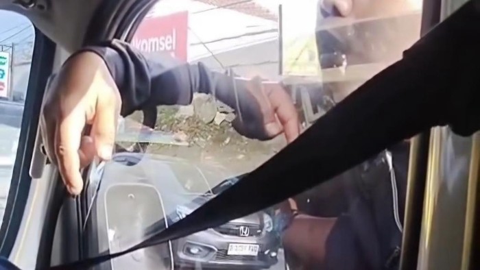 wajah terduga pelaku yang palak pengemudi dan rusak mobil di KBB