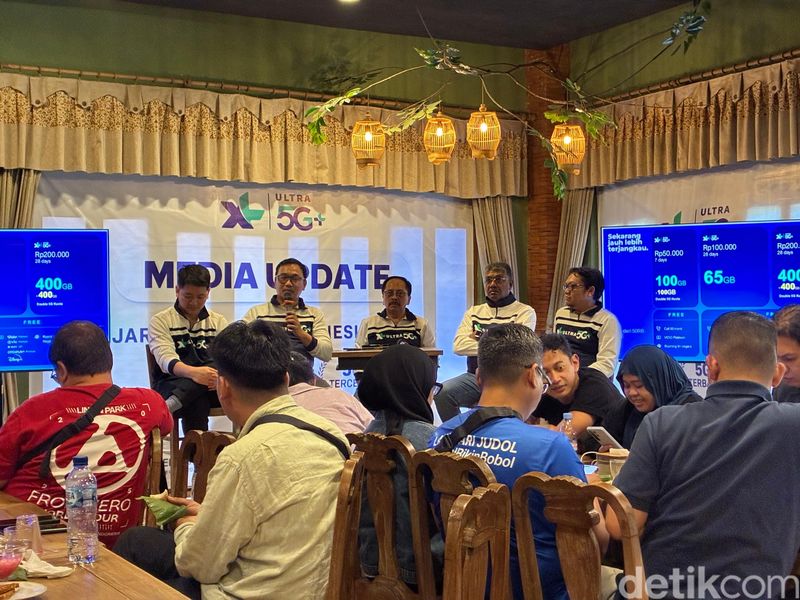 XLSmart Senior VP Mobile Sales XLSmart area DIY-Jateng Joseph Marthinus Gultom mengatakan bahwa dari 40 kota yang ada di Jawa Tengah, sebanyak 23 di antaranya sudah tersedia jaringan 5G XLSmart. Angka ini akan bertambah tiga kota, direncanakan akhir tahun ini.