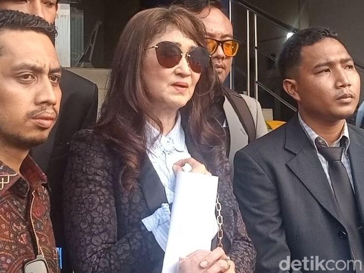 5 Selebritas Perempuan Bikin Heboh Pekan Ini