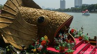 Kapal-kapal unik tersebut dibentuk dan dirancang secara kreatif oleh para petugas sesuai dengan tema khas dari masing-masing wilayah. 