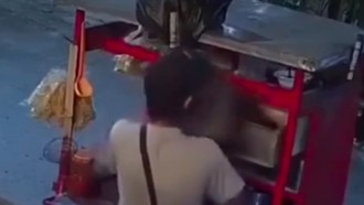 Ngadi-ngadi Tukang Mi Ayam di Bekasi Ambil Kucing Dimasukkan ke Laci