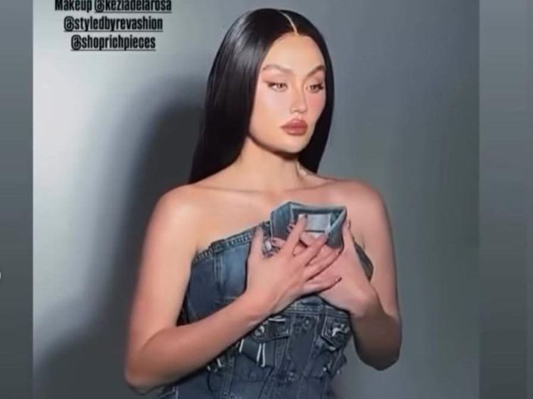 Keren! Ivan Gunawan Sulap Denim Thrifting di Pasar Senen Jadi Gaun Agnez Mo