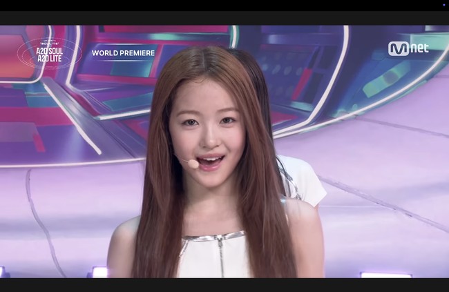 Netizen semakin heboh lantaran Aijing dinilai mirip solois ikonik SM Entertainment, BoA yang juga debut di usia 13 tahun. Keduanya sama-sama memiliki rambut coklat panjang, visual yang tajam, dan dance yang enerjik. Foto: dok. A2O Entertainment