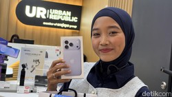 Pembeli Pertama iPhone 18 Pro Max di UR, Pilih Biru Ketimbang Burgundy
