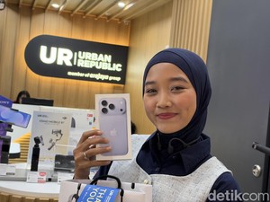 Pembeli Pertama iPhone 18 Pro Max di UR, Pilih Biru Ketimbang Burgundy