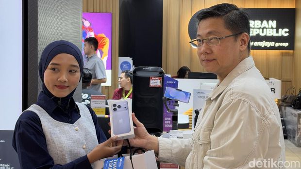 Anandika Anandika, pembeli pertama iPhone 18 Pro Max di Urban Republic