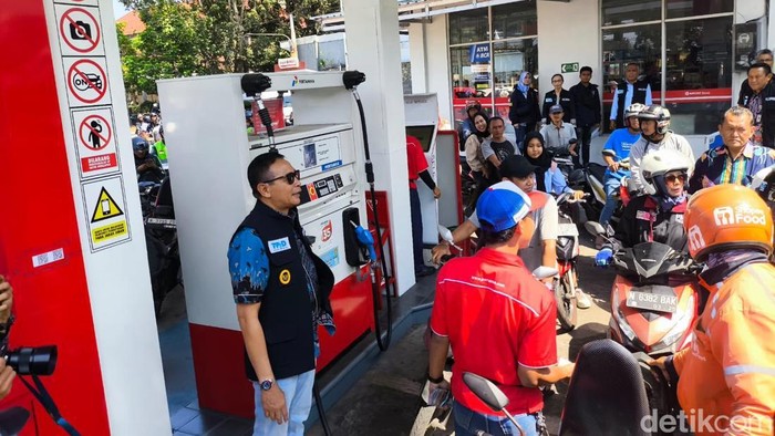 Antrean BBM subsidi masih terjadi di Malang.