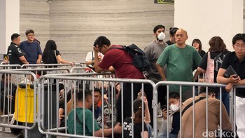 iPhone 18 Pro dan iPhone 18 Pro Max dibanderol dengan harga mulai Rp 27.499.000 dan Rp 29.499.000, setelah sebelumnya membuka preorder pada 7 Oktober lalu. Foto: Adi Fida Rahman/detikINET