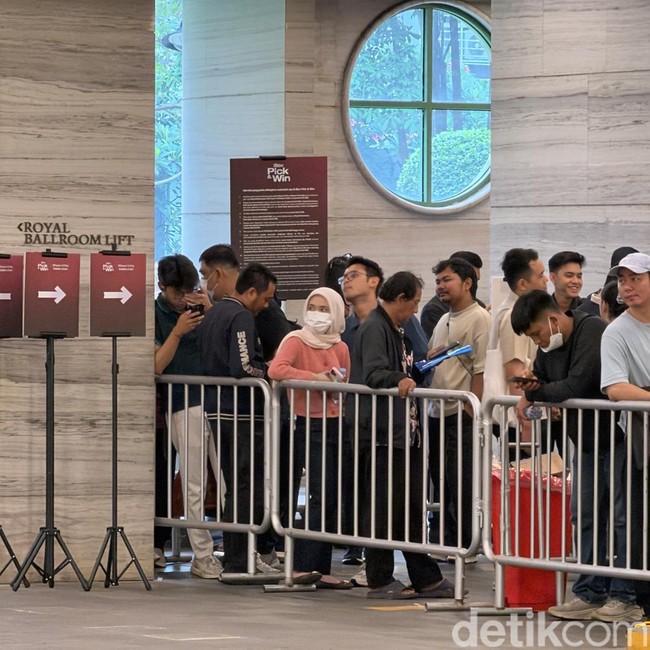 Antrean Mengular Penjualan Perdana iPhone 18 Pro Max di Jakarta