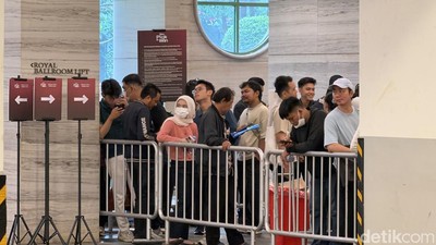 Antrean Mengular Penjualan Perdana iPhone 18 Pro Max di Jakarta