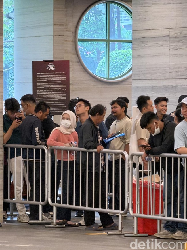 Antrean Mengular Penjualan Perdana iPhone 18 Pro Max di Jakarta