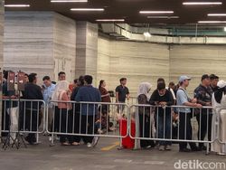 Antrean Mengular Penjualan Perdana iPhone 18 Pro Max di Jakarta