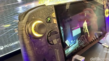 D-pad di ROG Xbox Ally X20 juga dapat diubah dari 4-arah menjadi 8-arah hanya dengan diputar. Foto: Virgina Maulita Putri/detikINET